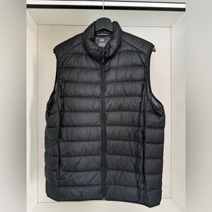 Uniqlo Ultra Light Down Vest (Narrow Quilt) - Black - Large